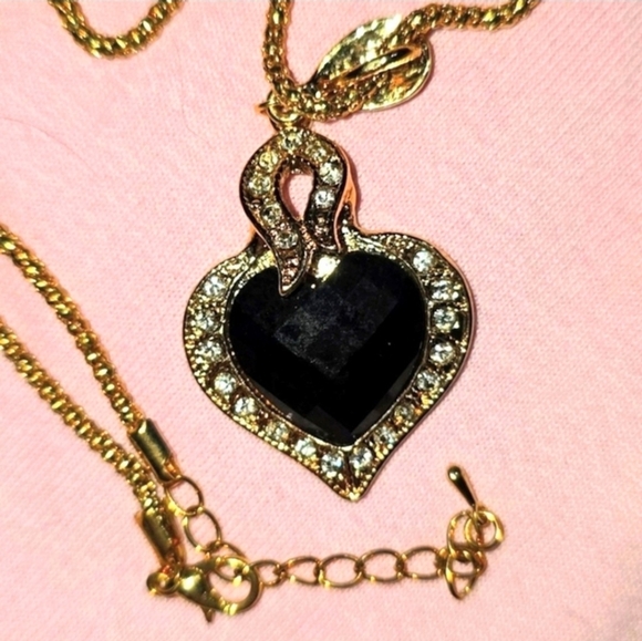 A GORGEOUS Heart Necklace! Stunning! - Picture 2 of 9